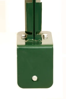 Poteau grillage rigide 1667mm  Vert - DeltaMax platine équerre soudée - Produits de clôture Verpillat