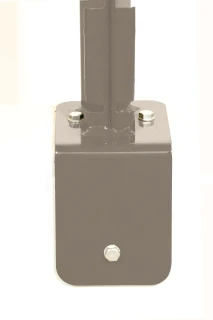 Poteau grillage rigide 1667mm  Gris 2900 Sablé - DeltaMax platine équerre soudée - Produits de clôture Verpillat